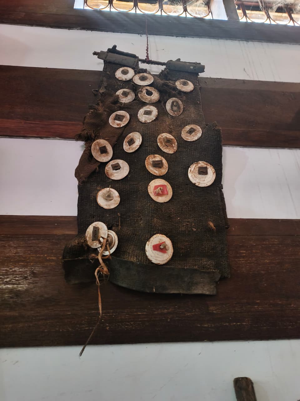 Rompi dengan Ornamen Bulat