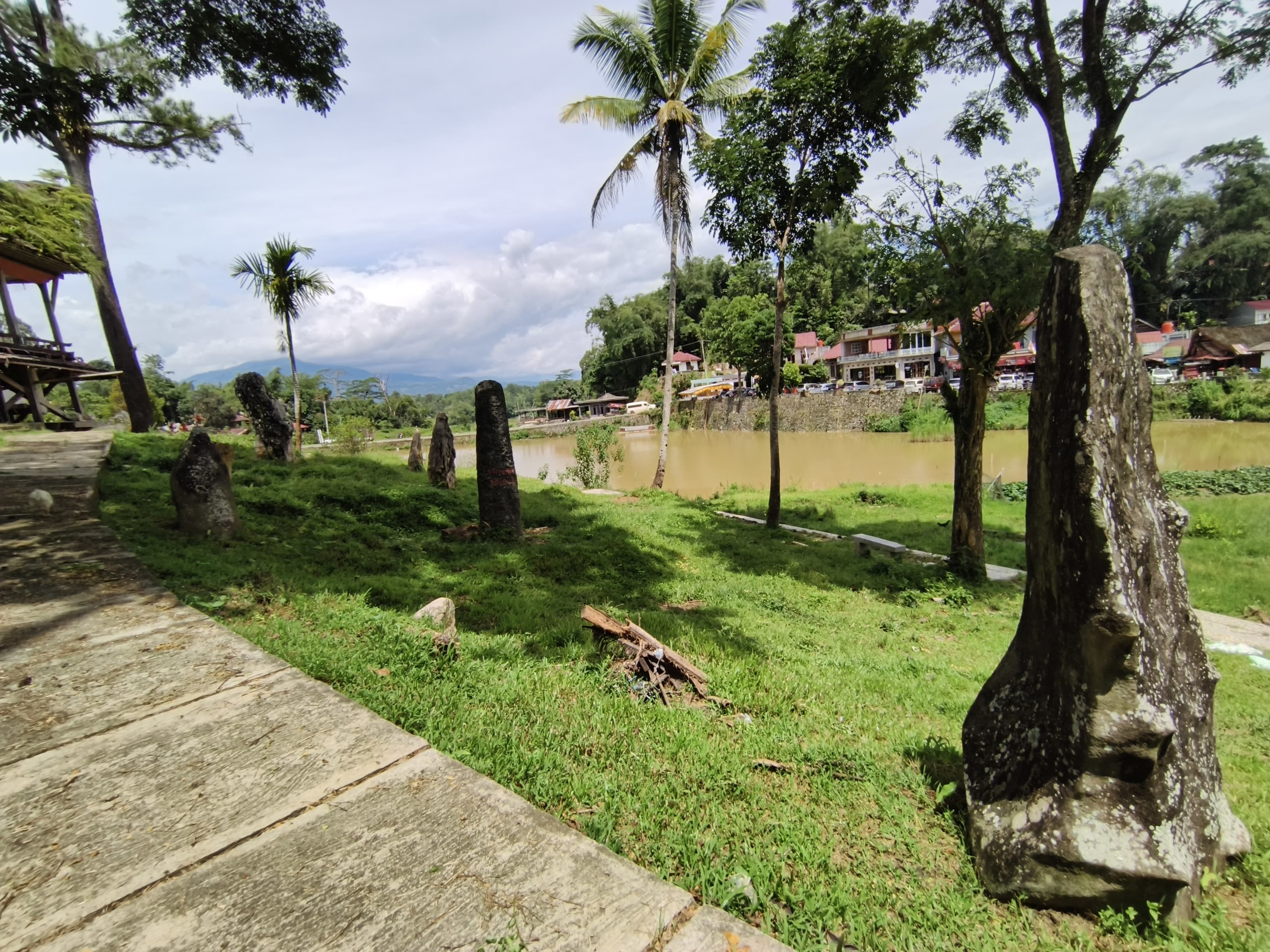 Batu menhir/kompleks megalitik